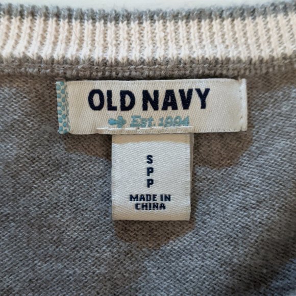 Old Navy Gray Owl Crewneck Sweater - Size Small - Picture 6 of 7